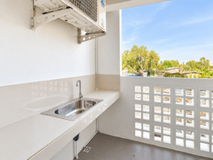 06 balcony sink area